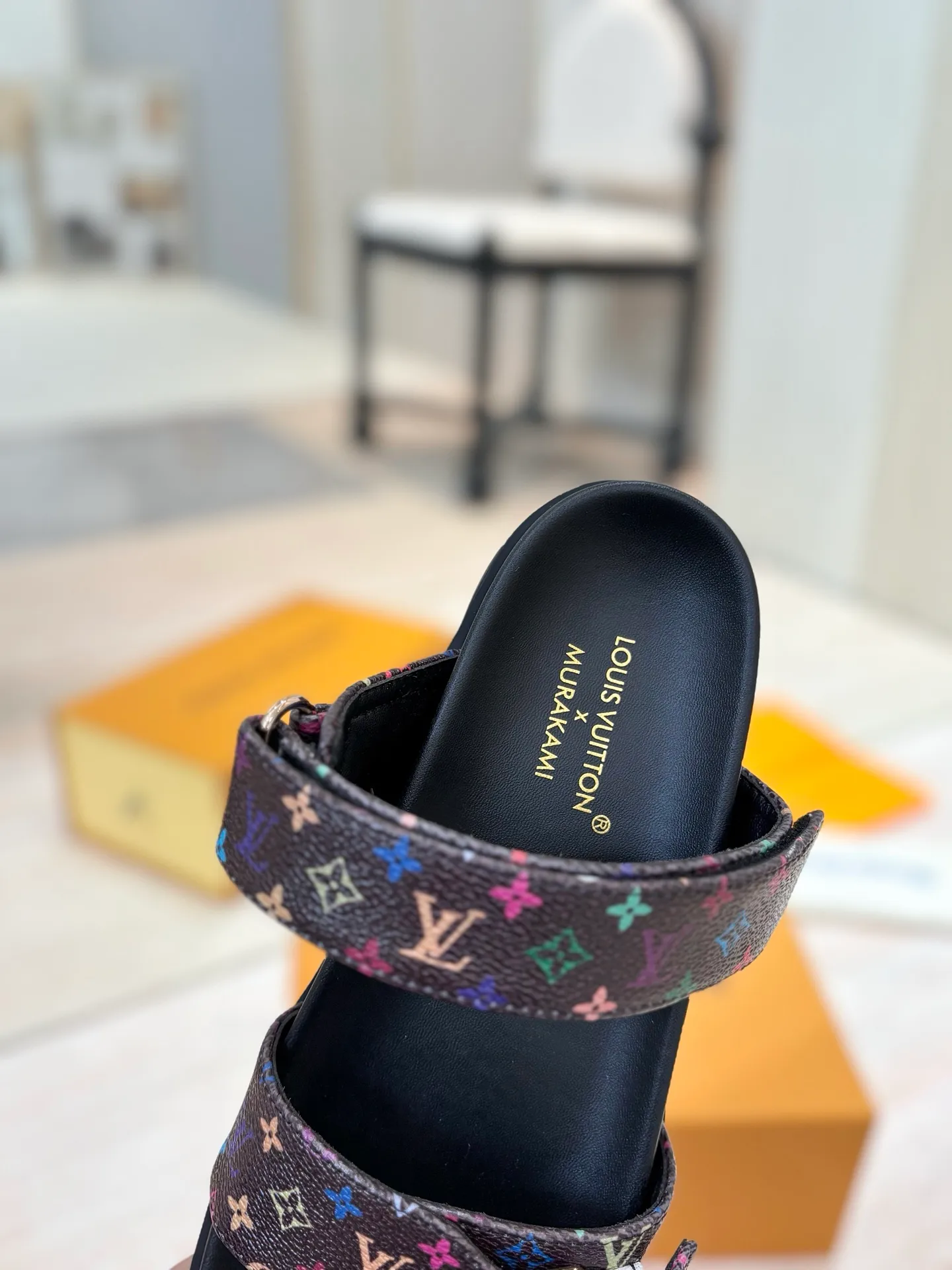 👟👟Ex-factory price 400👟👟 LV 2025 spring and summer new products 🥰 Popular LV donkey brand counters Embossed logo embossed sandals This Pool Pillow Comfort flat sandals are made of technical fabrics and use high-frequency embossing technology to reinterpret the Monogram pattern. Soft padded upper with adjustable Velcro, comfortable and tough insole adds harmonious colors 👍New hard goods, purchasing agent level! Full of high-end feel! A popular model among bloggers at home and abroad, it’s retro and fashionable and looks amazing on your feet! The official website's main recommendation 👍👍 ✅ Upper: waterproof special original fabric ✅ Inner lining: imported mixed sheepskin ✅ Outsole: original molded foam outsole ✅ Number of sizes: women's size 35-45 (women's size 41 men's 38.45, custom-made, non-refundable) ✅ Packaging: full set of drawer boxes ​